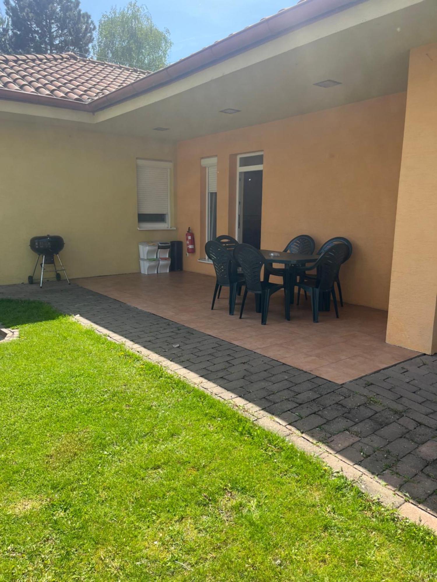 Villa Gracia Patince Exterior photo